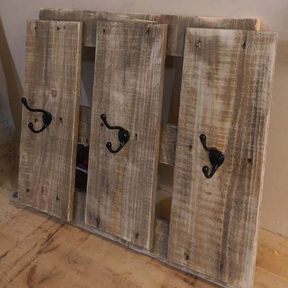 Distressed finish pallet-style hook board